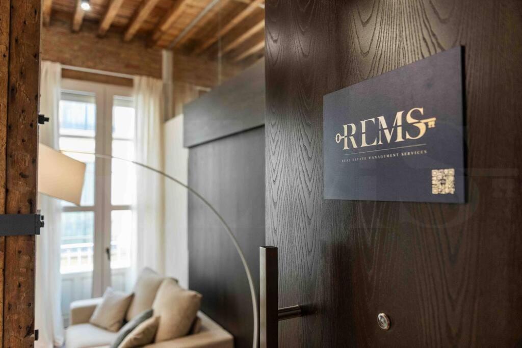 Eclectic & Elegant Apartment By Rems Малага Екстер'єр фото
