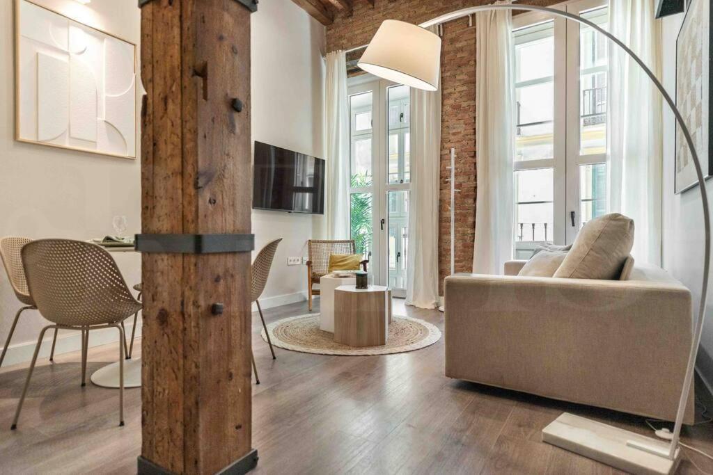 Eclectic & Elegant Apartment By Rems Малага Екстер'єр фото